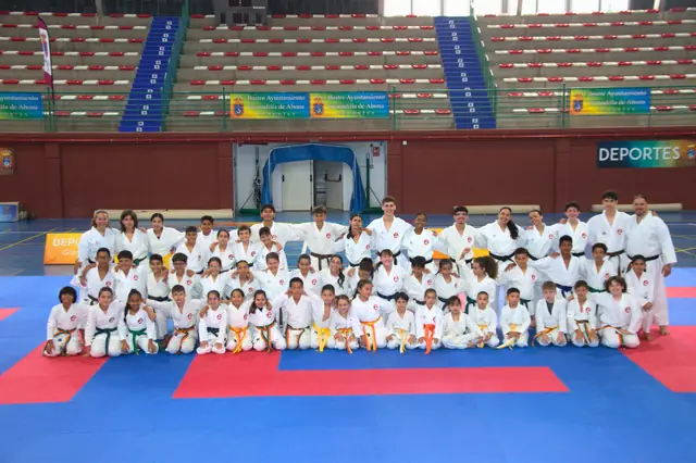 Alumnos y profesores de Kaizen Karate Club